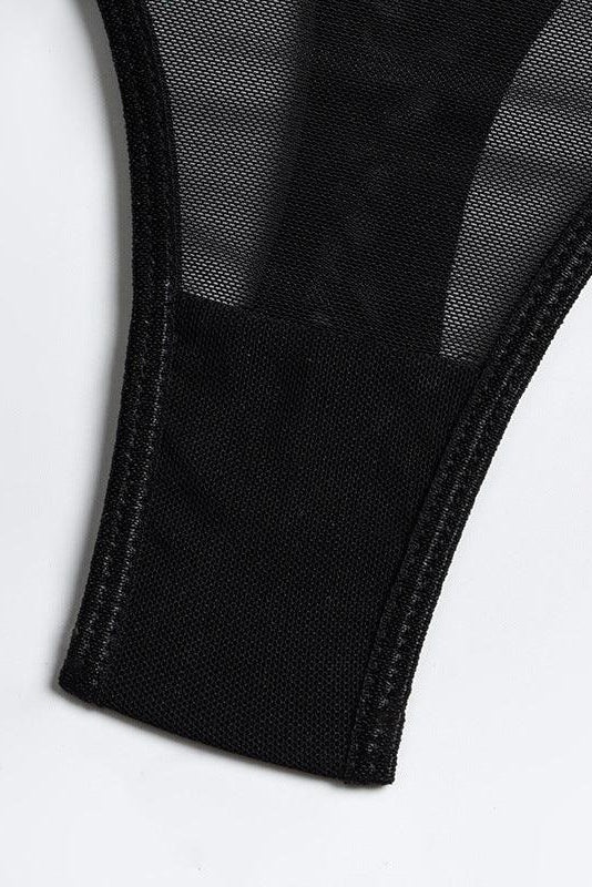 Cut Out 4-Piece Garter Belt